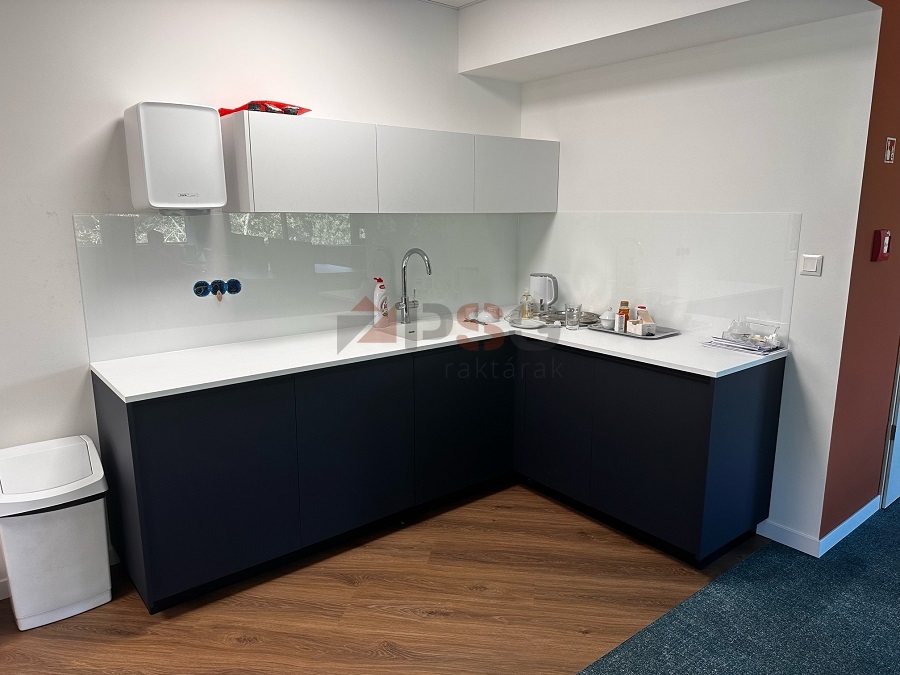 Bojtár raktár és iroda komplexum