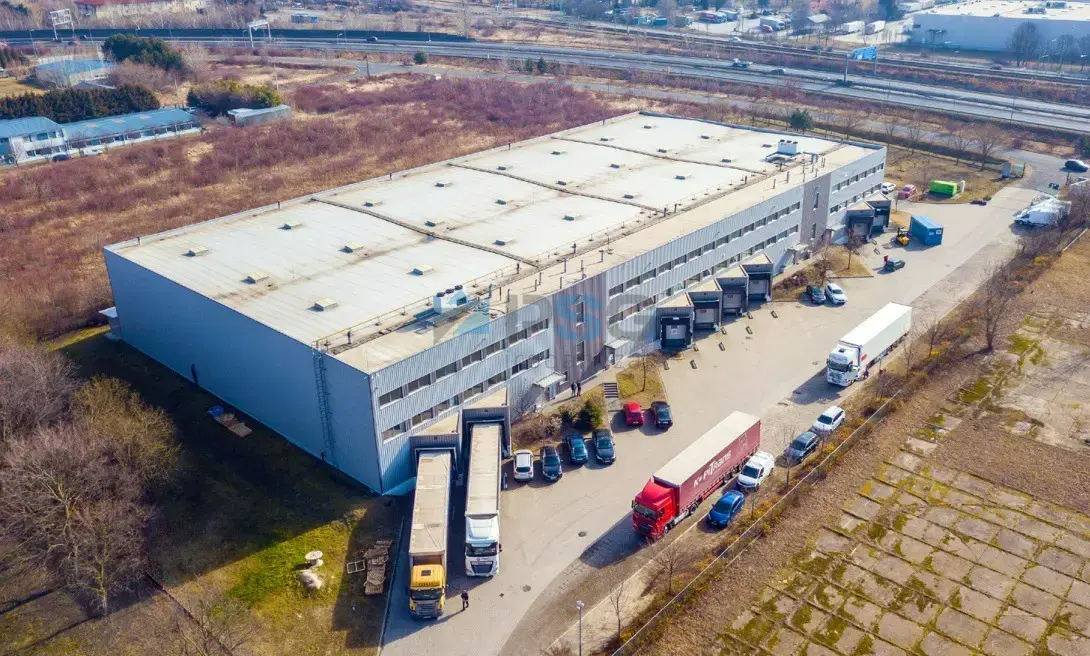 C-Moll raktárcsarnok