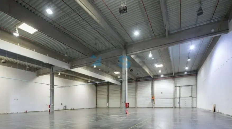 C-Moll raktárcsarnok