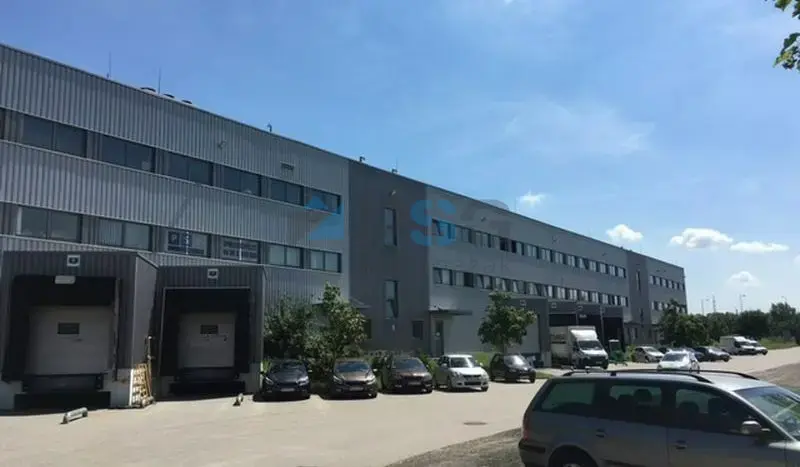 C-Moll raktárcsarnok