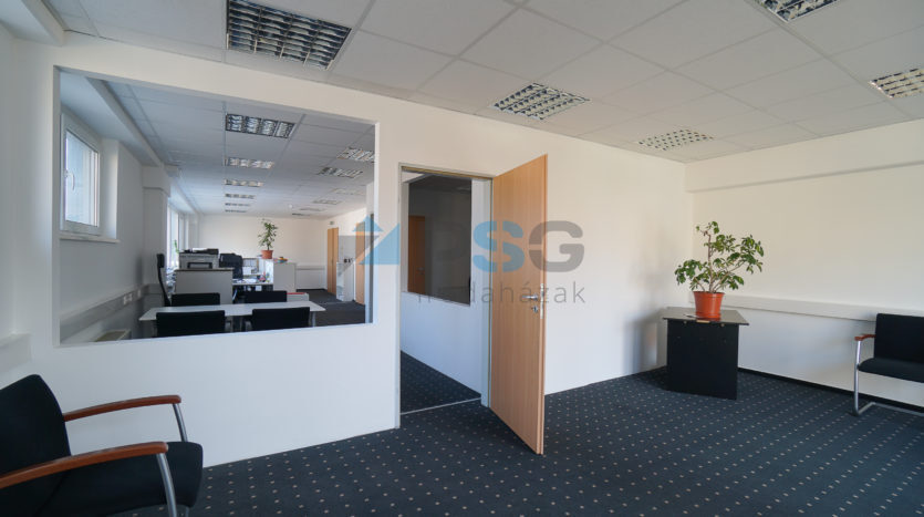 Eladó raktárcsarnok és iroda Budaörsön