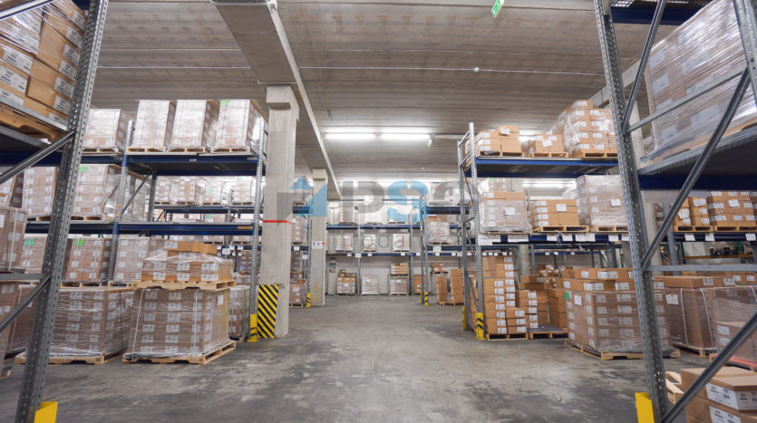 Eladó raktárcsarnok és iroda Budaörsön