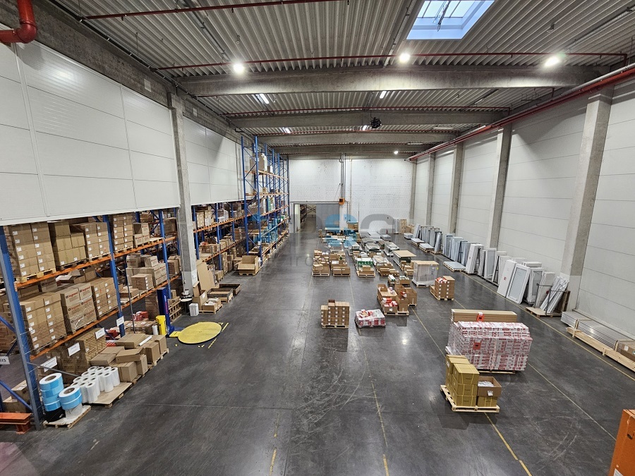 ÁRON ALUL 40 ha fejlesztési terület 2 raktárcsarnokkal ELADÓ!