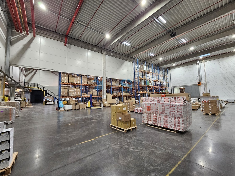 ÁRON ALUL 40 ha fejlesztési terület 2 raktárcsarnokkal ELADÓ!