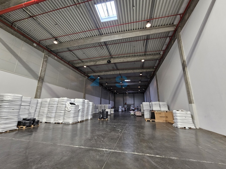 ÁRON ALUL 40 ha fejlesztési terület 2 raktárcsarnokkal ELADÓ!