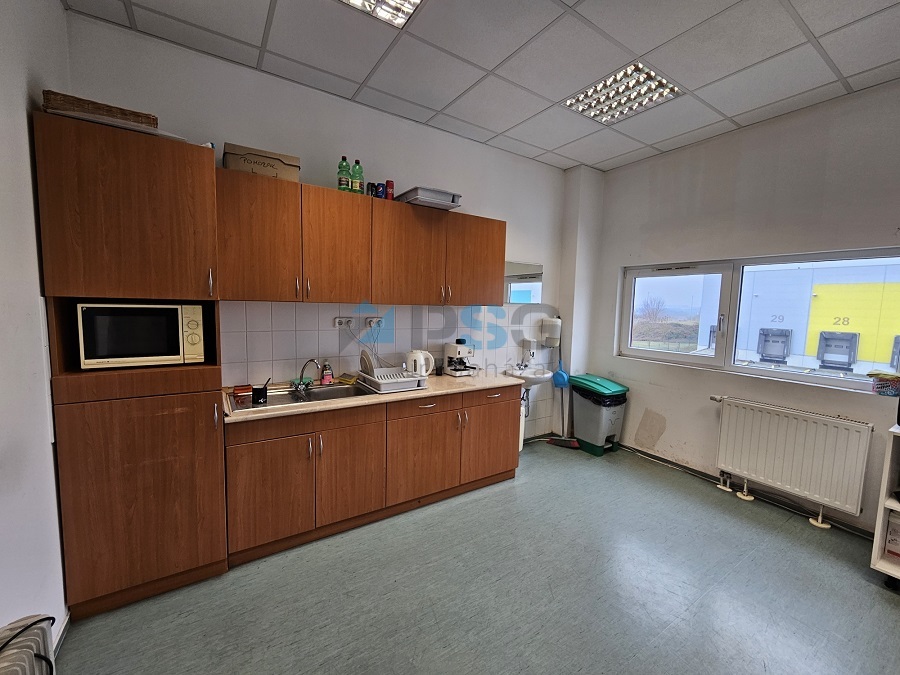 ÁRON ALUL 40 ha fejlesztési terület 2 raktárcsarnokkal ELADÓ!