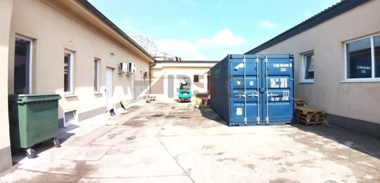 Eladó raktár a KÖKI közelében