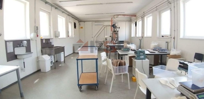 Eladó raktár a KÖKI közelében